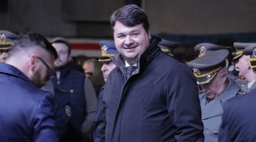 Struka traži ostavku Petrova zbog izjave o špijuniranju