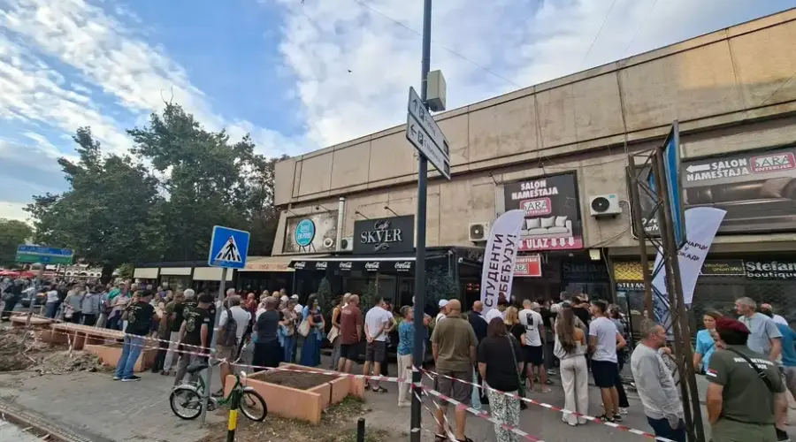Student: Hronična nedostupnost notara usporila proces potpisivanja za studentsku listu, ali građani bili spremni da čekaju ceo dan