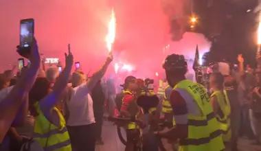 Studenti biciklisti dočekani u Kraljevu i Subotici: Ovacije, baklje i “Pumpaj” (VIDEO)