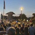 Studenti biciklisti dočekani u Kraljevu i Subotici: Ovacije, baklje, kolo i "Pumpaj" VIDEO