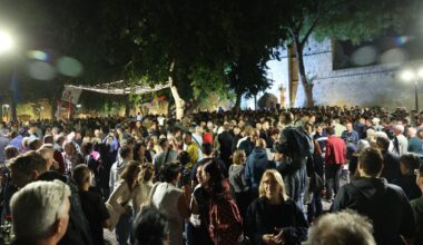 Studenti biciklisti dočekani u Nišu, paralelno održan skup pristalica SNS-a