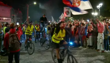Studenti biciklisti i danas nose Ustav po Srbiji, stigli u Sremske Karlovce