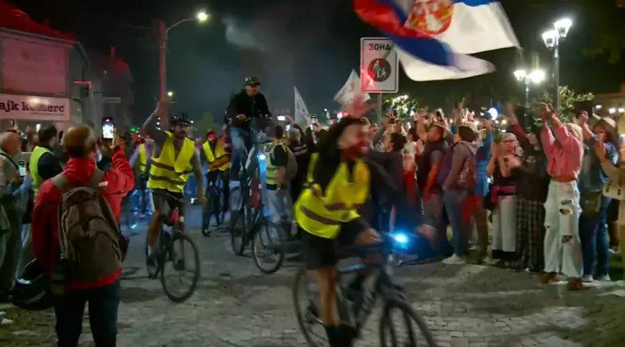 Studenti biciklisti i danas nose Ustav po Srbiji, stigli u Sremske Karlovce