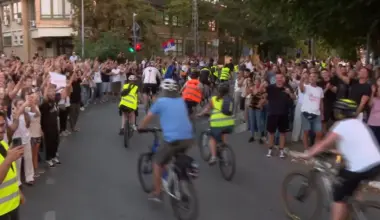 Studenti nastavljaju biciklističku turu po Srbiji: Na putu ka Kikindi im se pridružili paori sa traktorima