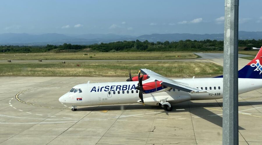 Sve više putnika leti sa Morave! Kraljevački aerodrom u avgustu zabeležio veliki rast, evo koje su destinacije bile u ponudi
