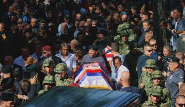 Svetski mediji: Pred hiljadama ljudi Mladić u Beogradu sahranjen kao heroj