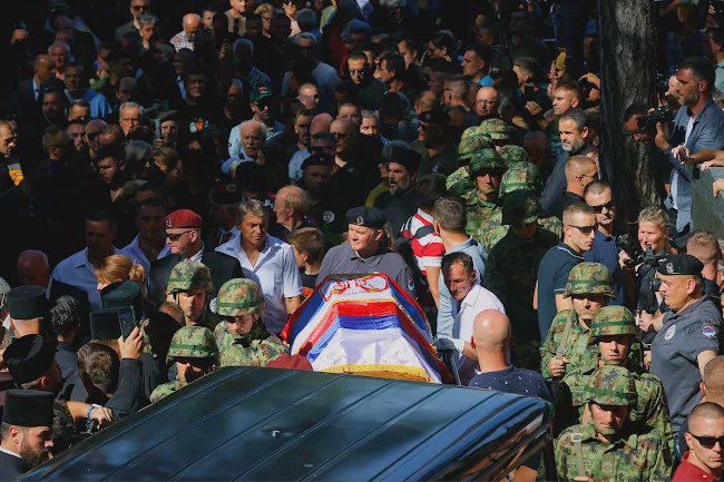 Svetski mediji: Pred hiljadama ljudi Mladić u Beogradu sahranjen kao heroj