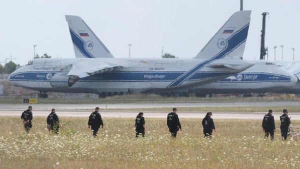 ТО ЈЕ НА БРЗИНУ СМИШЉЕНА ПРОВОКАЦИЈА Амбасадор Русије оплео по немачким званичницима у вези са инцидентима у Лајпцигу ТО ЈЕ НА БРЗИНУ СМИШЉЕНА ПРОВОКАЦИЈА Амбасадор Русије оплео по немачким званичницима у вези са инцидентима у Лајпцигу