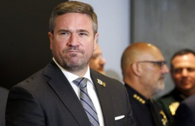 TRAMP OSTAO BEZ VAŽNOG SAVEZNIKA U FBI: Ostavku podneo čovek od poverenja čiji je zadatak bio da razotkrije izbornu krađu!
