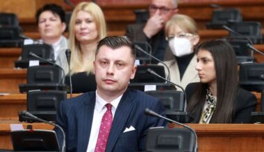 TUKAO ČOVEKA SA DVA ČEKIĆA ZA MESO: Na list SNS i Samir Tandir, osuđen na 7 meseci zatvora!