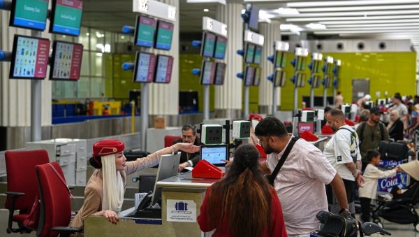 БРИТАНСКИ АЕРОДРОМИ У ПРОБЛЕМУ НАТС: Поремећени одласци и доласци са ваздушних лука БРИТАНСКИ АЕРОДРОМИ У ПРОБЛЕМУ НАТС: Поремећени одласци и доласци са ваздушних лука
