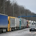 Teretna vozila na Batrovcima čekaju sedam sati: I na ostalim prelazima duge kolone, putnička vozila bez zadržavanja
