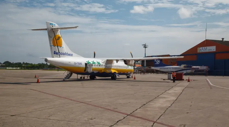 Teretni avion u Majamiju izleteo sa piste nakon sletanja, poginulo pet osoba