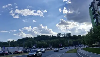 Tokom dana sunčano, posle podne naoblačenje i kiša