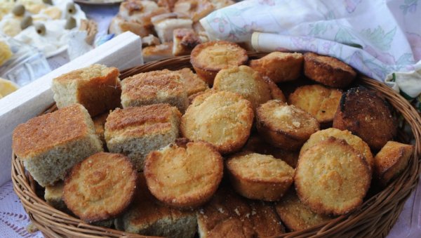 ПРОЈА ЧУВА ТРАДИЦИЈУ: Традиционална кулинарска манифестација одржана у Ратини код Краљева