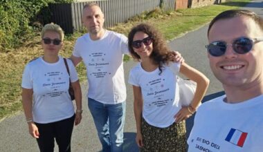 U Jasenovac stigli u majicama „Svi smo deca Jasenovca“ | Srpska dijaspora