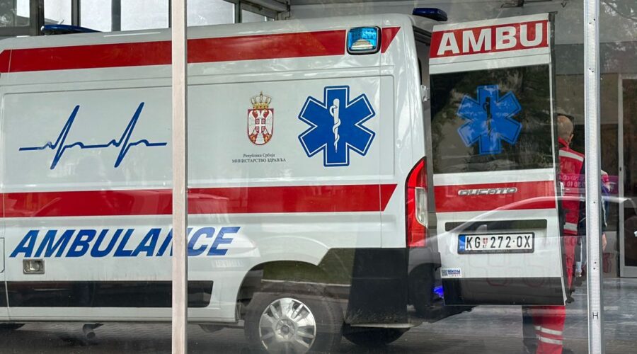 U saobraćajnoj nesreći u Borči teško povređeni muškarac i žena