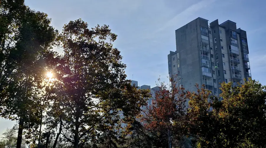 U toku dana sunčano i toplo, posle podne moguća kiša ili pljusak