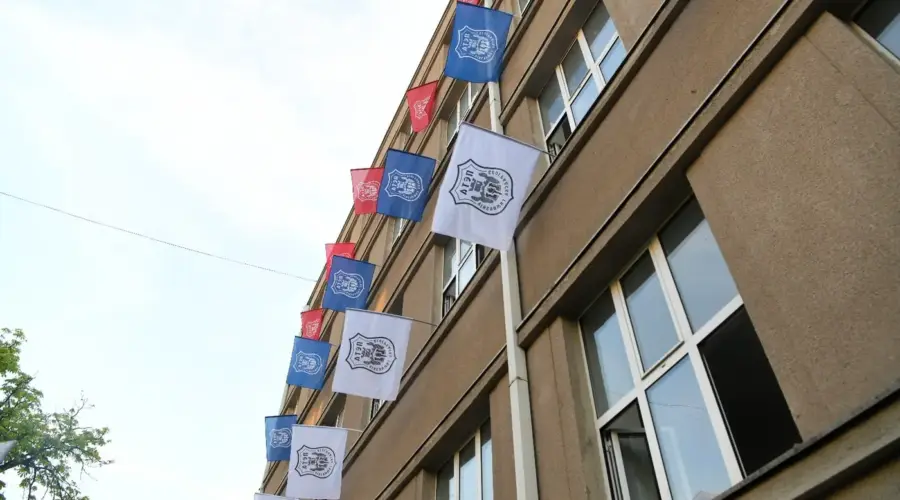 Učenici Pete beogradske stali uz otpuštenu profesorku: Nije maltretirala đake | Srpska dijaspora