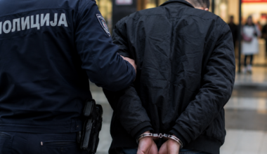 Uhapšen Nišlija zbog razbojništva: Muškarca tukao u parku, pa mu oteo telefon i novac