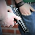 Uhapšen muškarac osumnjičen da je desetogodišnem sinu dao pištolj, naredio mu da puca