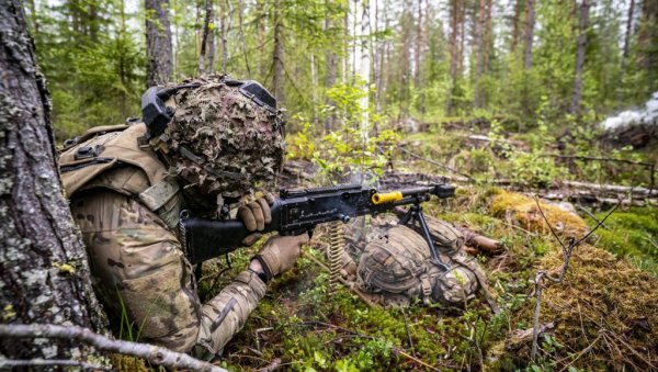 НОВИ ДЕТАЉИ О ИНЦИДЕНТУ КОД БАЗЕ РАФ: Ухапшено више мушкараца због покушаја тероризма, огласила се америчка војска НОВИ ДЕТАЉИ О ИНЦИДЕНТУ КОД БАЗЕ РАФ: Ухапшено више мушкараца због покушаја тероризма, огласила се америчка војска