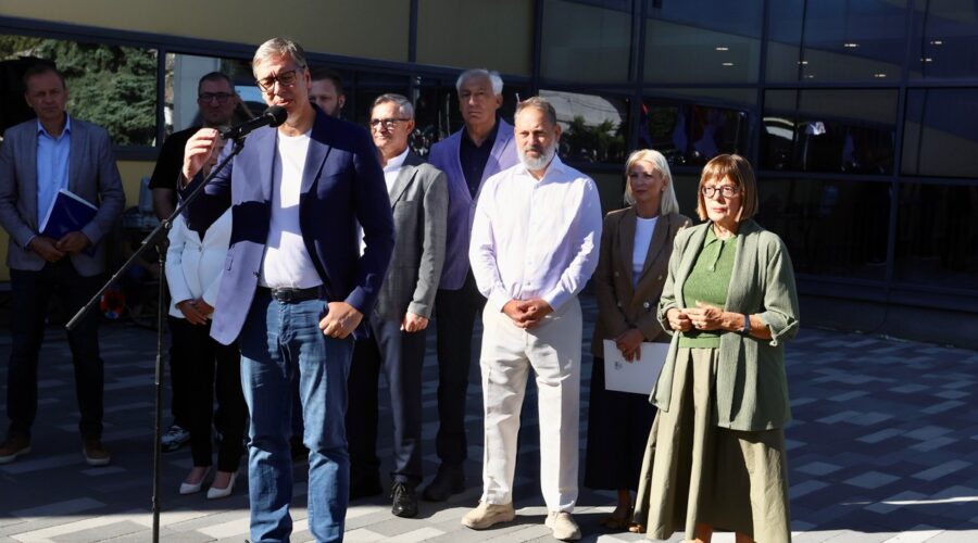 “Uskoro ćemo saopštiti visinu povećanja penzija!” Vučić najavio nove puteve u Odžacima: Obišao radove na putu Bački Brestovac – Bački Gračac