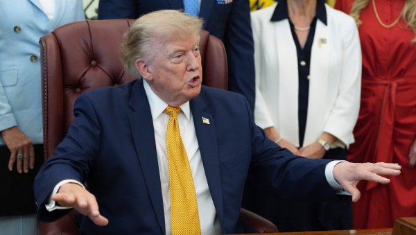 Трамп: Ускоро ћу одлучити да ли да уништим режим у Ирану или не Трамп: Ускоро ћу одлучити да ли да уништим режим у Ирану или не