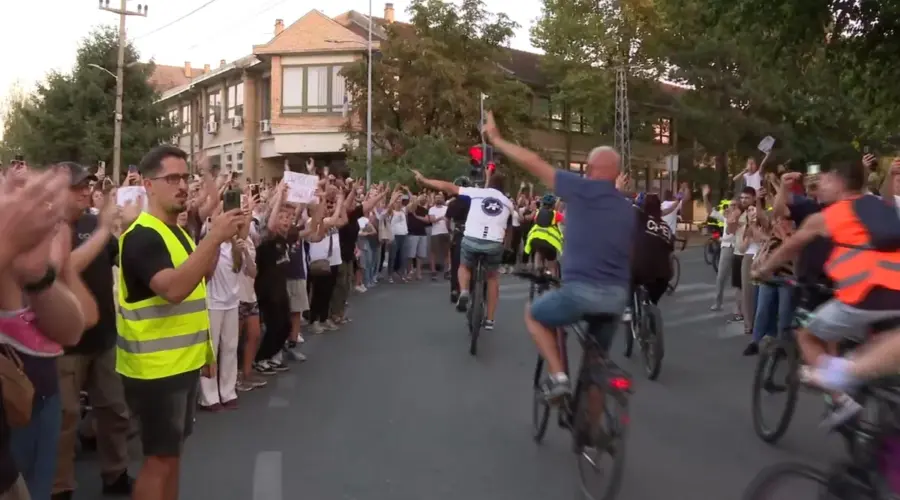 Uz vatromet i gromoglasni aplauz građani Vršca i Valjeva dočekali studente bicikliste, ulicama odzvanja: “Pumpaj” i “Studenti pobeđuju” VIDEO