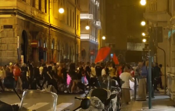 (VIDEO) Albanci u Trstu se pobunili zbog presude Tačiju, protest organizovan preko Tik Toka | Srpska dijaspora