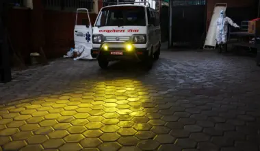 (VIDEO) Dvoje ljudi spaseno iz ruševina u Nepalu 10 dana posle poplave