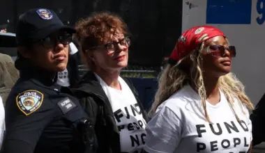 (VIDEO) Glumice Suzan Sarandon i Hana Ajnbajnder uhapšene tokom protesta u Njujorku