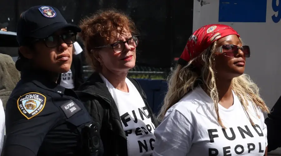 (VIDEO) Glumice Suzan Sarandon i Hana Ajnbajnder uhapšene tokom protesta u Njujorku