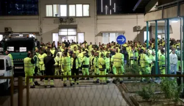 VIDEO Haos u Zagrebu zbog štrajka: Samo dva tramvaja i jedan autobus na ulicama, građani se snalaze kako da stignu do posla i škole, grad pun pešaka