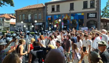 (VIDEO) Policija sprečila Nišlije da stignu do predsednika, na ulice izašla i Žandarmerija
