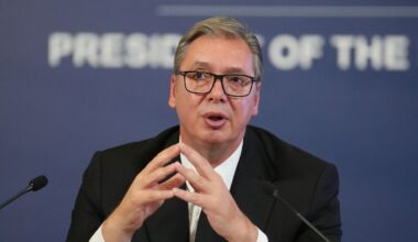 VUČIĆ O INCIDENTU: “Šapić je kriv, jer je na javnoj funkciji. Ja bih mogao Bakića i Kokanovića ovako da nosim, ali nisam nikad…” (VIDEO)