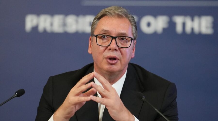 VUČIĆ O INCIDENTU: “Šapić je kriv, jer je na javnoj funkciji. Ja bih mogao Bakića i Kokanovića ovako da nosim, ali nisam nikad…” (VIDEO)