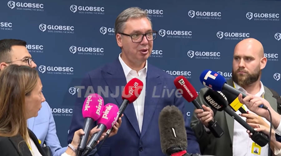 “Veoma loša i huškačka izjava” Vučić o skandaloznom istupu ministra odbrane BiH: “U trenucima histerije najvažnije je sačuvati mir” (video)