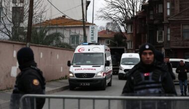 (Video) Horor u Turskoj: Pucnjava ispred škole, muškarac sa sačmaricom zapucao na učenike, ima žrtava
