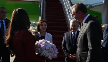 (Video) Vučić dočekao predsednika Uzbekistana na aerodromu Sutra niz sastanaka i razmena bilateralnih dokumenata