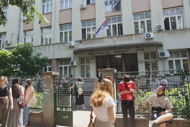Više od dva meseca bez plata zaposleni na Filozofskom fakultet u Nišu