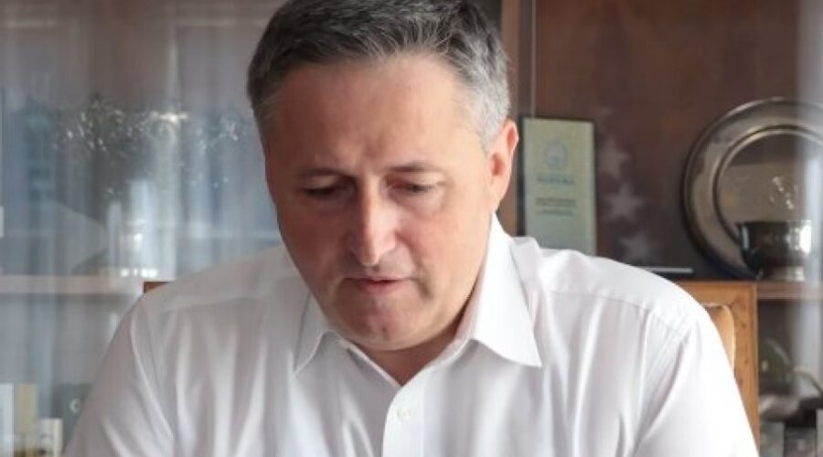 Vozilo iz Bećirovićeve službene pratnje imalo težak udes, on nije hteo ni da se zaustavi i pogleda šta je s mladim vozačem