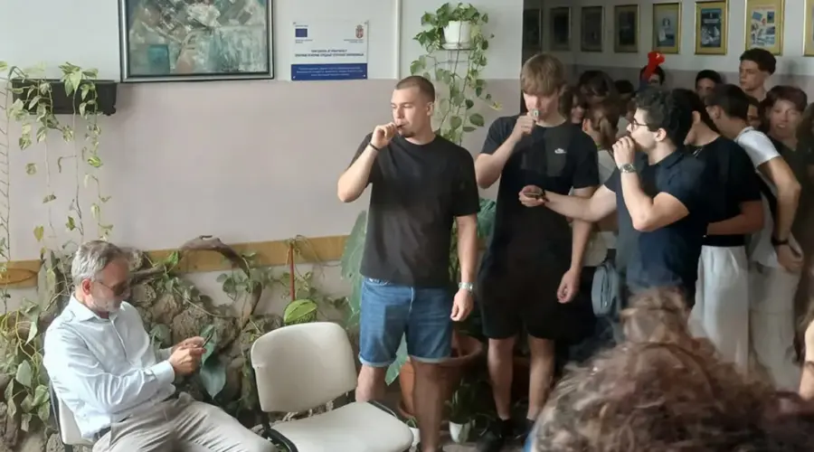“Vređao nas je i pitao da li smo ispunili dnevnicu za danas”: Učenici Jovine završili razgovor sa Stojkovićem