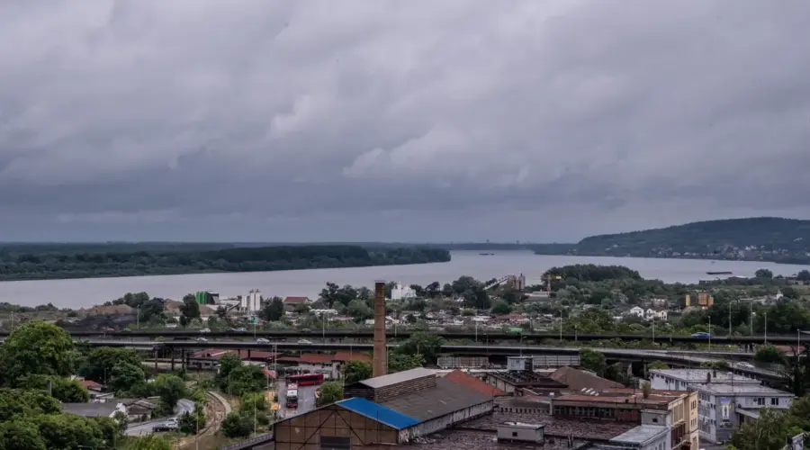 Vreme danas umereno do potpuno oblačno, do 22 stepena