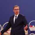 Vučić najavljuje prosečnu platu od 1.200 evra i brine zbog cene goriva
