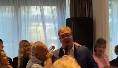 Vučić se pred sutrašnju ostavku oprostio od kabineta uz pesmu „A sad, adio“