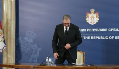 ZAPOSLENI RTS-A PROZVALI UREDNICE DNEVNIKA 2: „Od 86 minuta trajanja čak 63 su bila oda odlazećem predsedniku!“