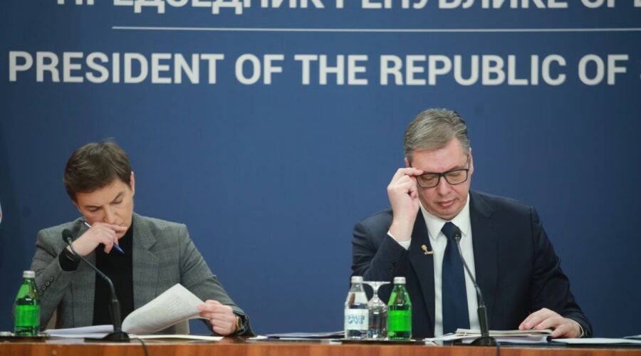 ZAVRŠENA PRIMOPREDAJA PREDSEDNIČKE DUŽNOSTI: Vučić predao funkciju Ani Brnabić koja postaje v.d. predsednika!