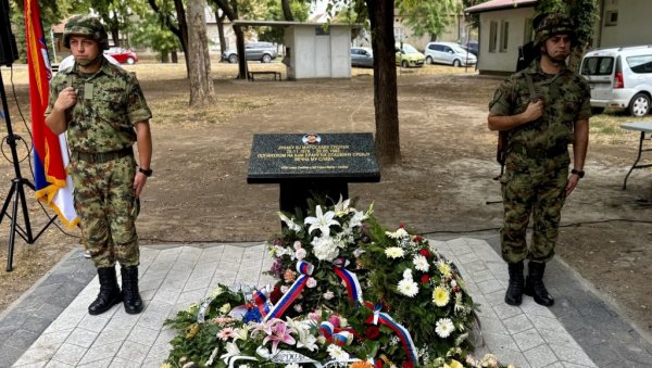 ЖИВОТ ПОЛОЖИО НА БРАНИКУ ОТАЏБИНЕ:У Сомбору откривена спомен-плоча Мирославу Гуцуњи, страдалом 1999. године на КиМ ЖИВОТ ПОЛОЖИО НА БРАНИКУ ОТАЏБИНЕ:У Сомбору откривена спомен-плоча Мирославу Гуцуњи, страдалом 1999. године на КиМ