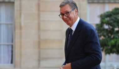 Zahuktava se predizborna kampanja Vučić podneo ostavku, kreće u obilazak zemlje: Ove liste učestvuju na izborima, curi vreme za predaju dokumentacije RIK-u